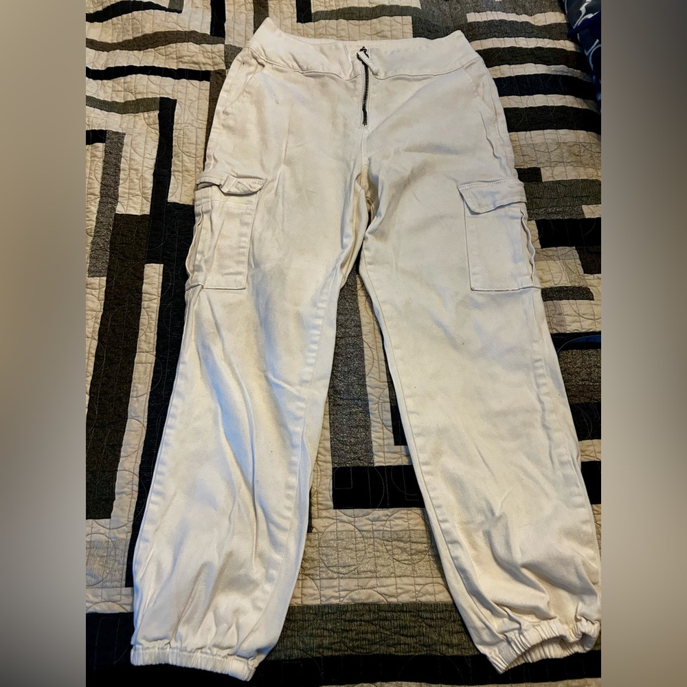 White elastic hem zip front pants